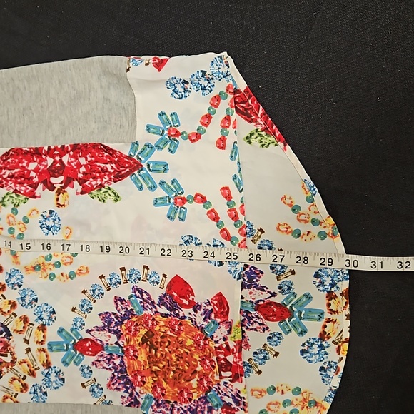 OVI Raglan sleeve hi lo top gray and jewel pattern sz.S EUC - Picture 5 of 7